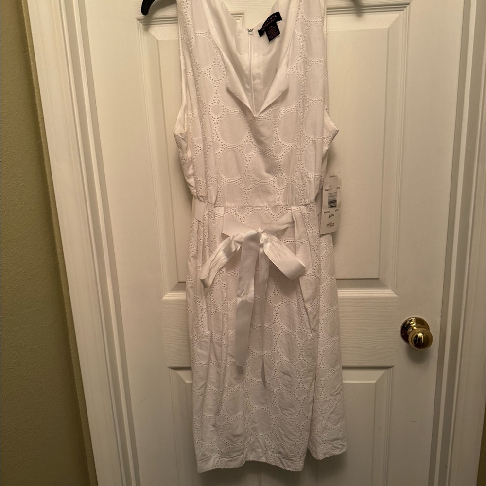 Robbie Bee White Sleeveless Midi Dress